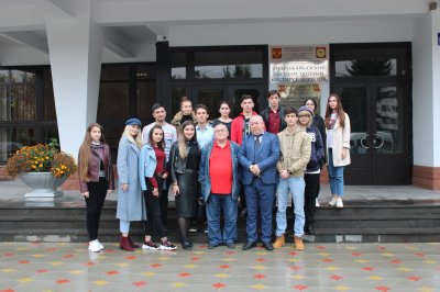 Встреча студентов СКГИИ с киноведом Григорием Гибертом