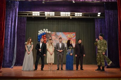Студенты СКГИИ и члены КБРОО "Патриот" поздравили военнослужащих 